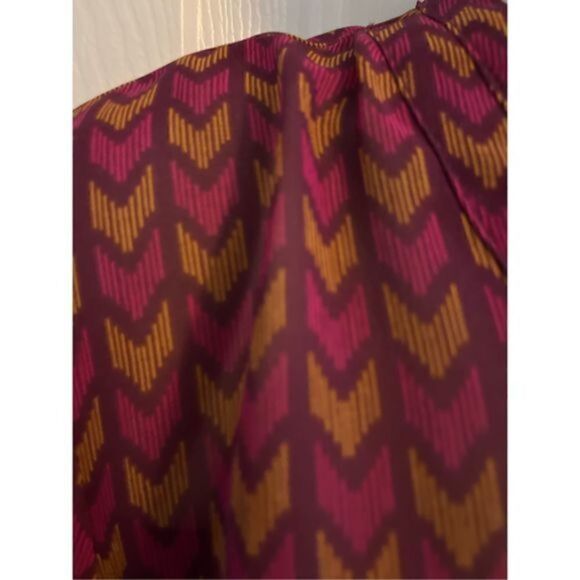 a.n.a Sheer V-Neck top. Size XS. - Picture 3 of 5